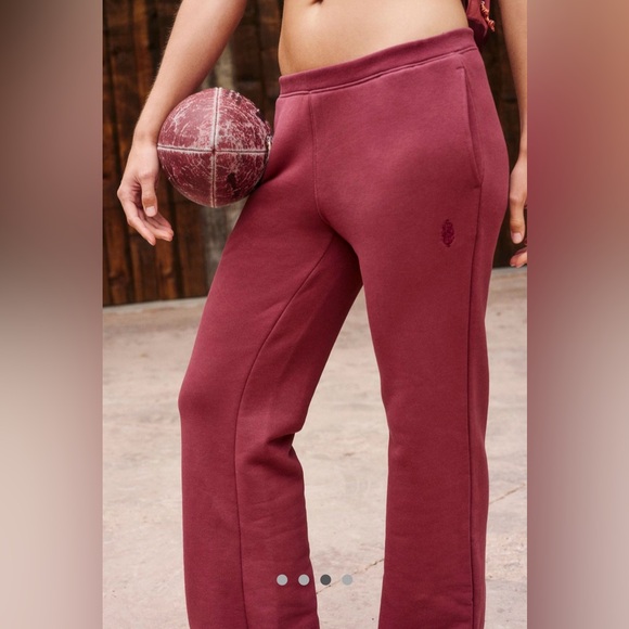 NWT FREE PEOPLE MOVEMENT Stance Flares In Clove MSRP $78 Size M Oversized - Picture 5 of 8